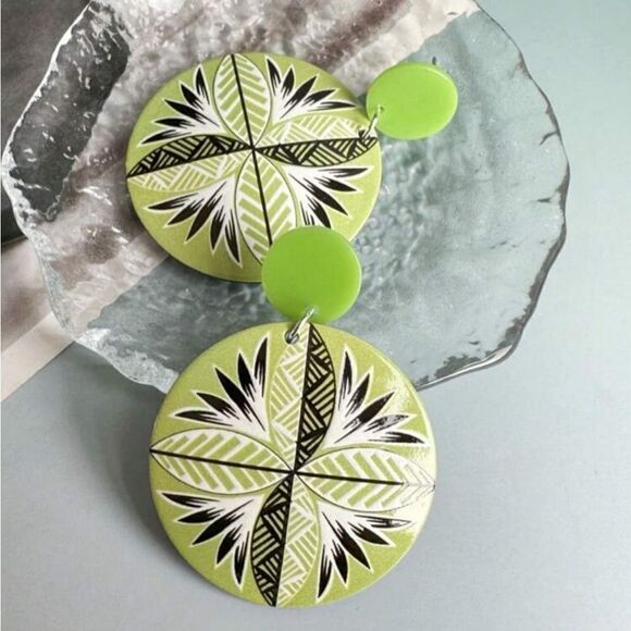 Bohemian Style Handmade Acrylic Tropical Flower Round Earrings - Picture 3 of 10